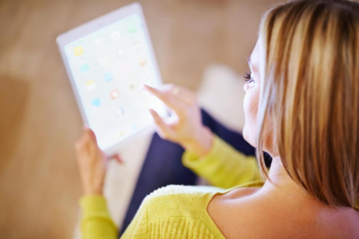 Professional learning environment showcasing course materials and study setup